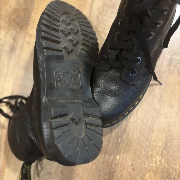 Dr Marten’s 1460 Slip Resistant Steel Toe Boots - Picture 6 of 7